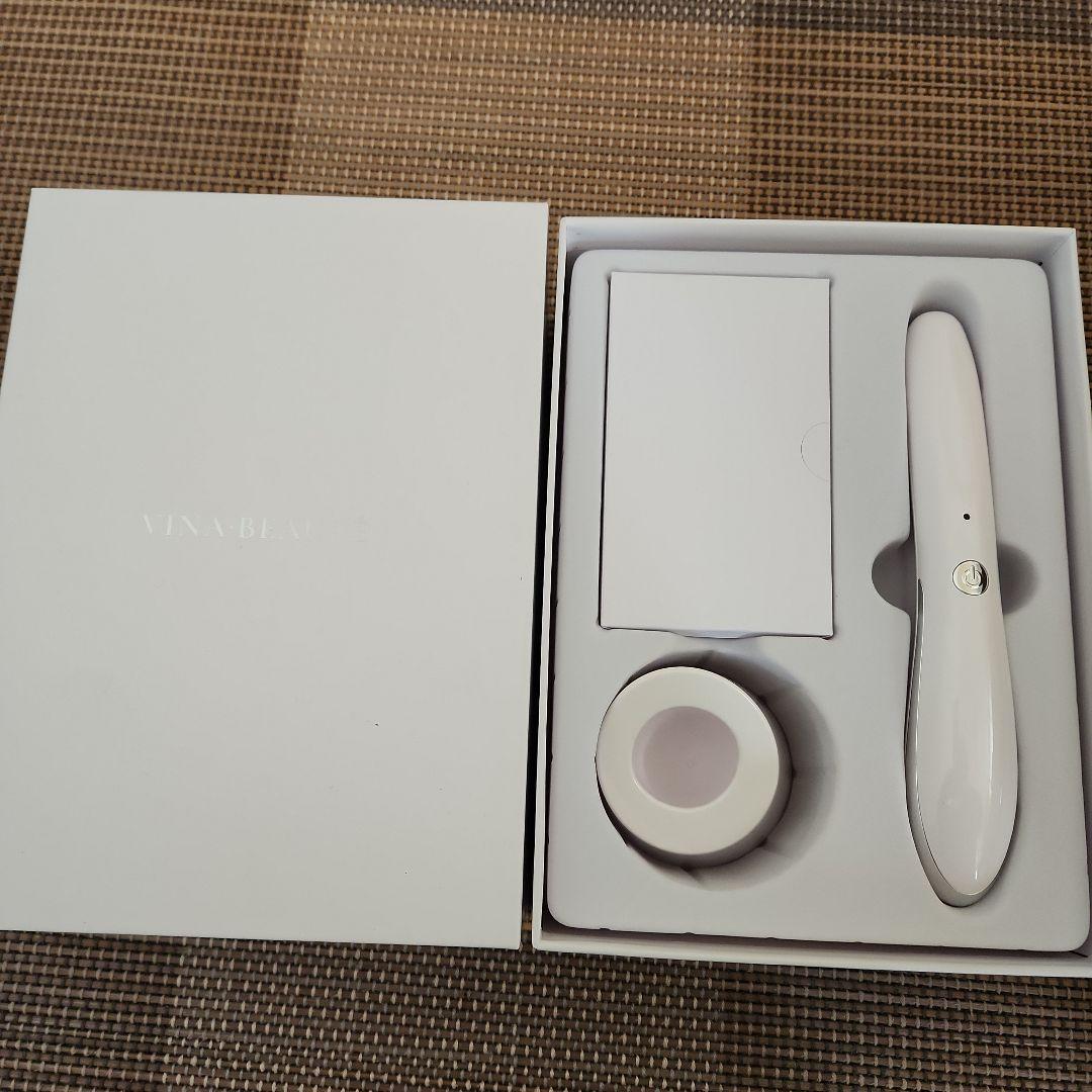 アデランス 美顔器 ホワイト