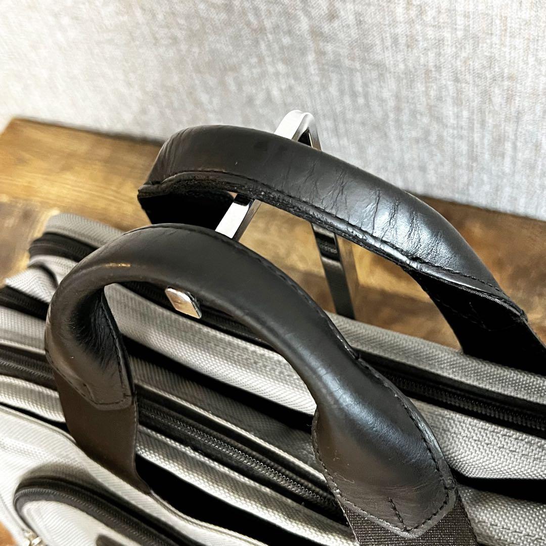 TUMI 限定カラー　2層　ビジネスバッグ　付属バッグ　シルバー　大容量