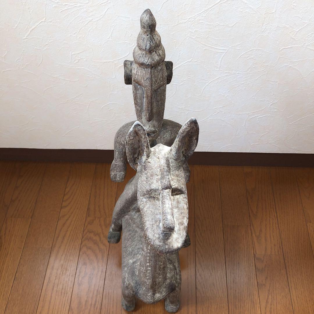 ドゴン族の勇者と馬