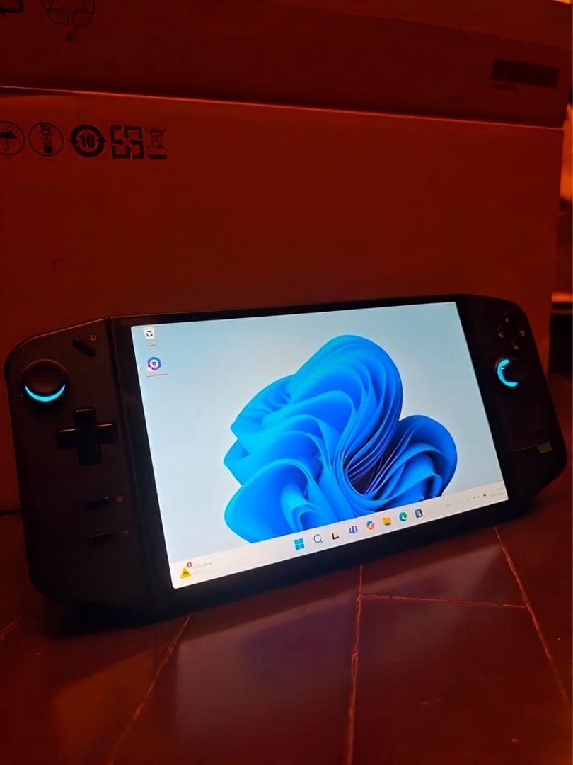 ド*イ様 【美品】レノボ　Lenovo Legion Go 8APU1