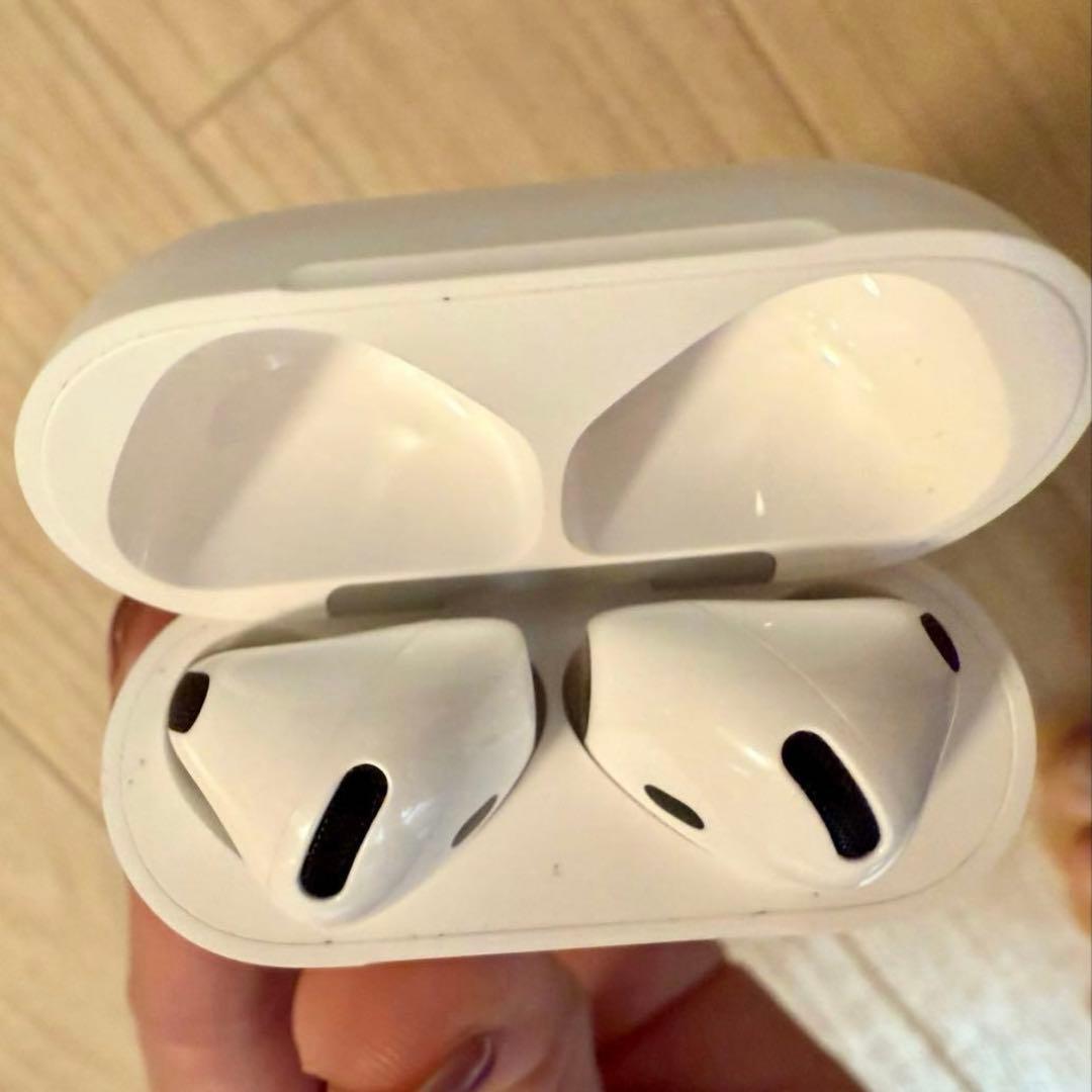 おまけ付き　AirPods 4 アクティブノイズキャンセリング搭載モデル