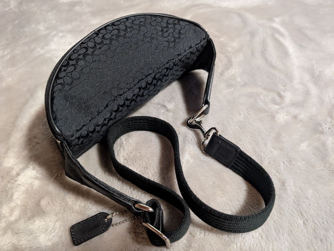COACH ブラック ボディバッグ