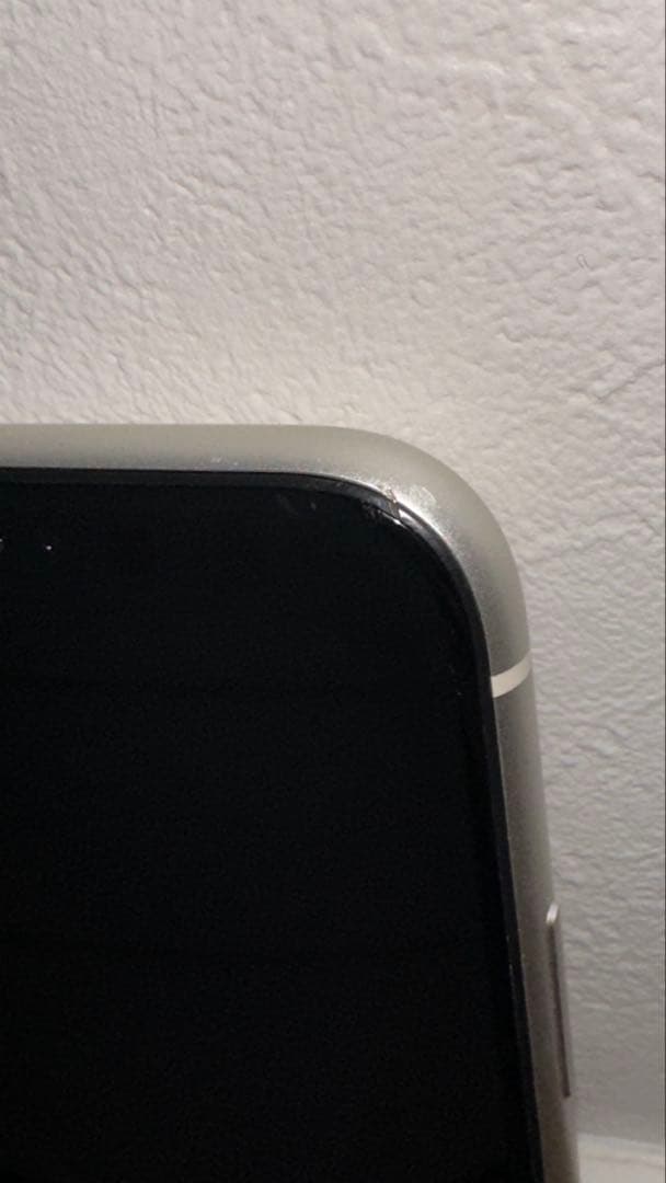 iPhone 11 ホワイト 128GB 本体【カメラ片方ヒビ・SIMフリー】