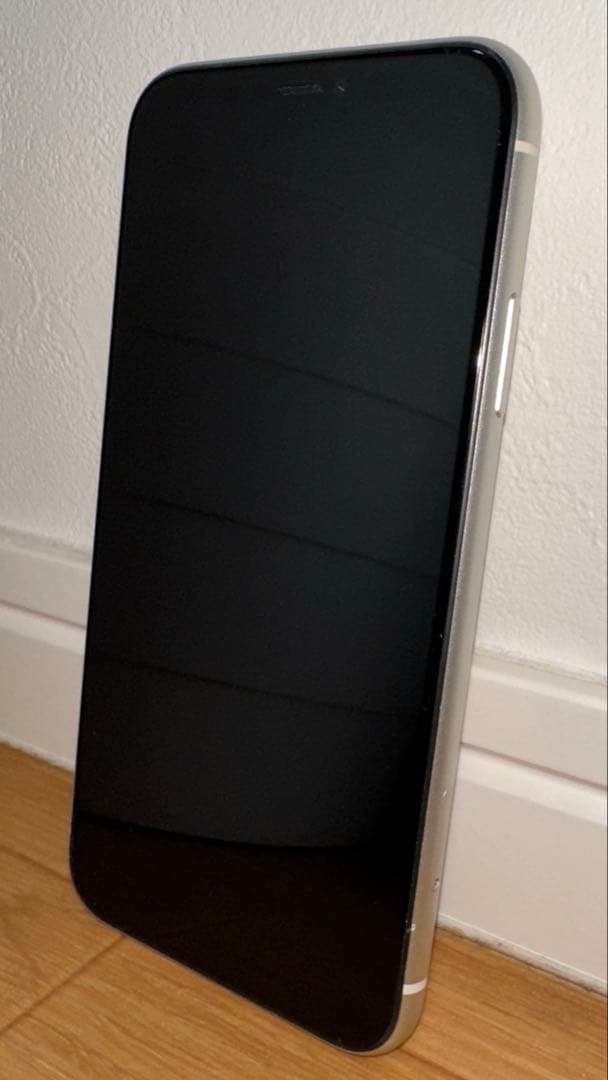 iPhone 11 ホワイト 128GB 本体【カメラ片方ヒビ・SIMフリー】