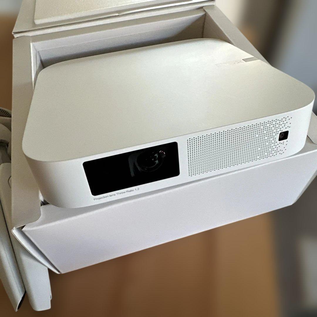 美品XGIMI プロジェクター本体 ホワイト