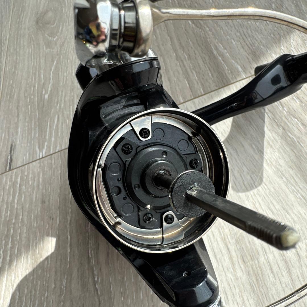 19STELLA SW 8000hgスピニングリール ブラック/ゴールド