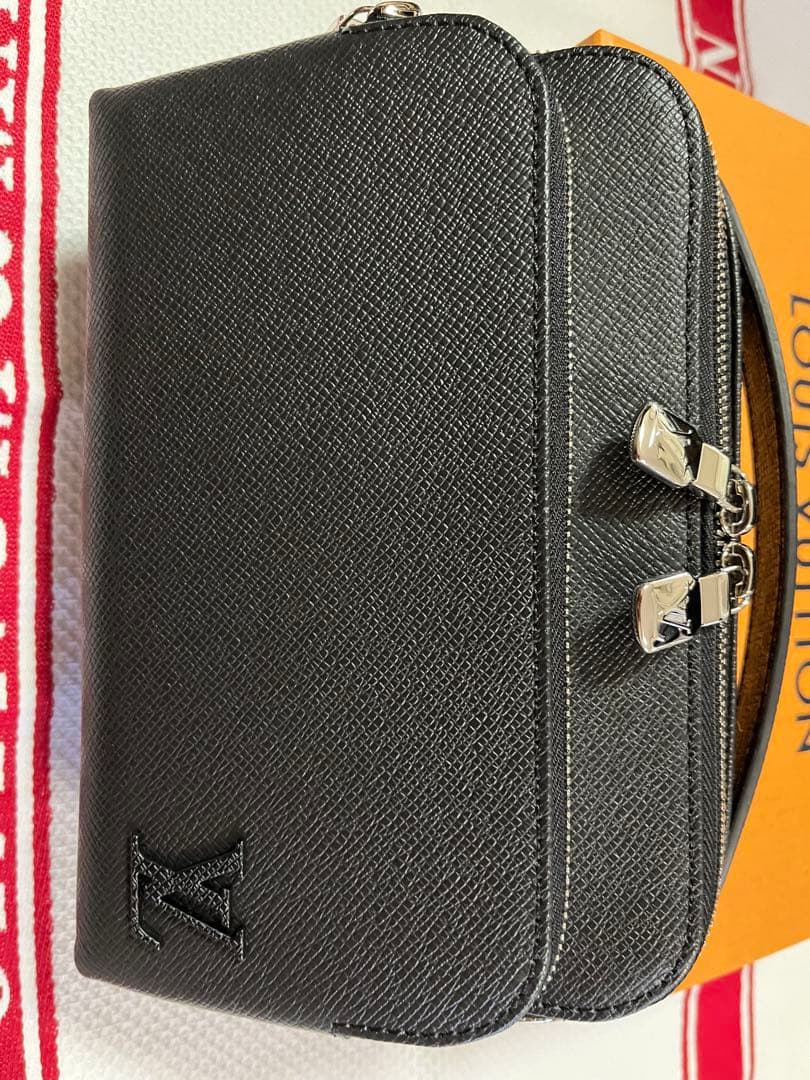 えのん 新品・未使用 ルイヴィトン アヴェニュー・メッセンジャー