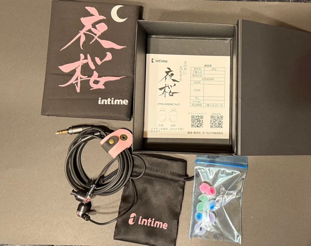 intime 有線イヤホン 夜桜