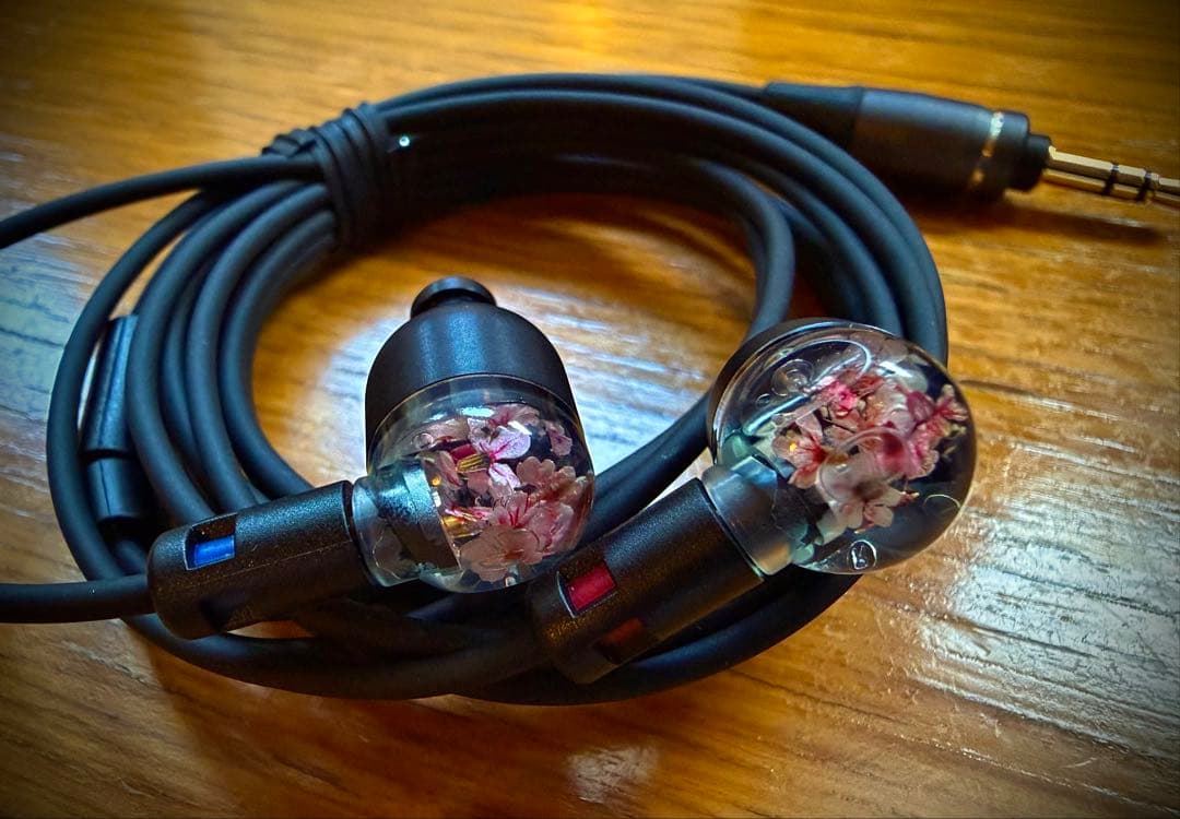 intime 有線イヤホン 夜桜