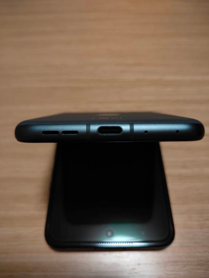 motorola razr 50s　折りたたみ式スマートフォン 本体