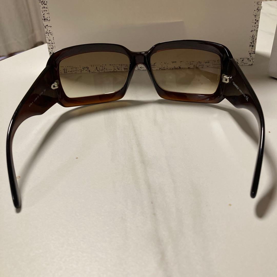CHANEL ロゴ入りサングラス ブラウン