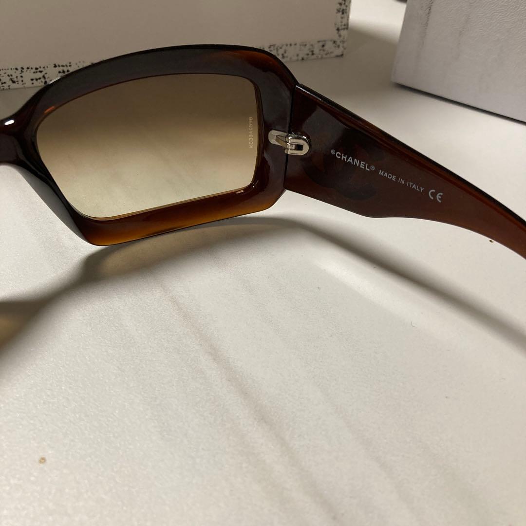 CHANEL ロゴ入りサングラス ブラウン