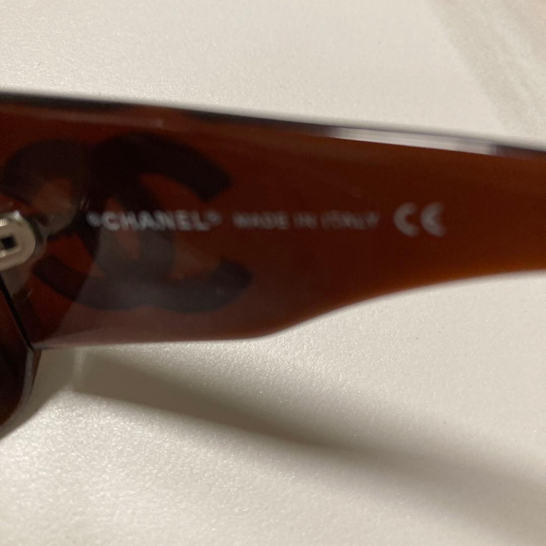 CHANEL ロゴ入りサングラス ブラウン
