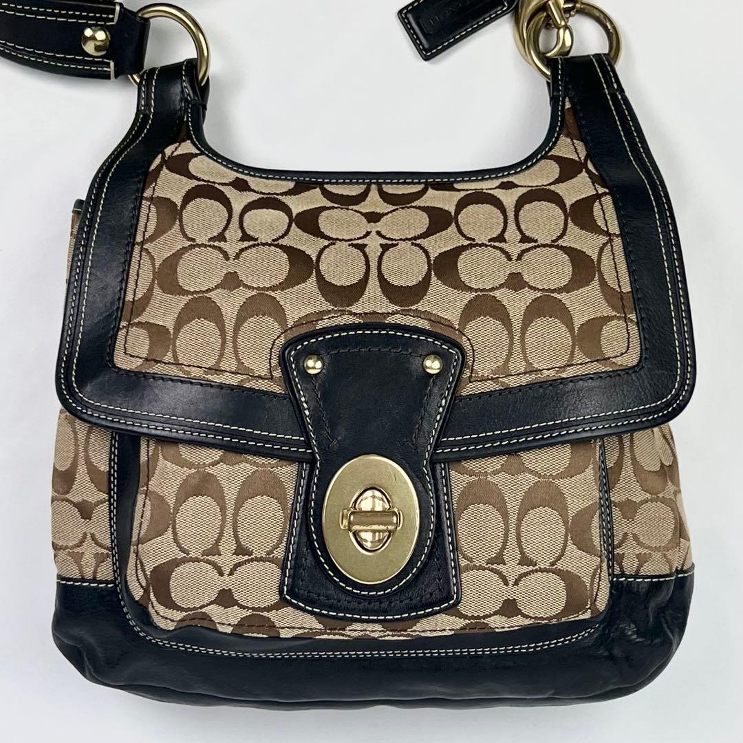 COACH ショルダーバッグ レガシー シグネチャー ターンロック ベージュ