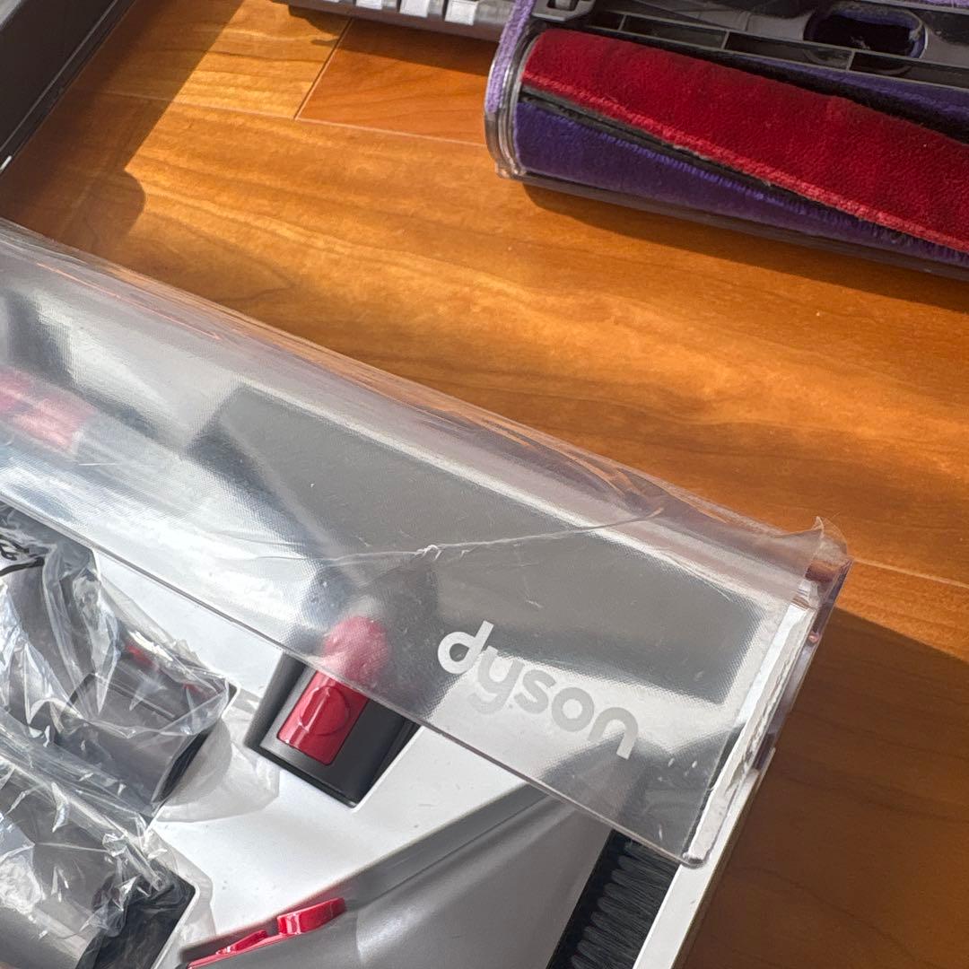 Dyson Cyclone V10 Fluffy 本体と未使用付属品