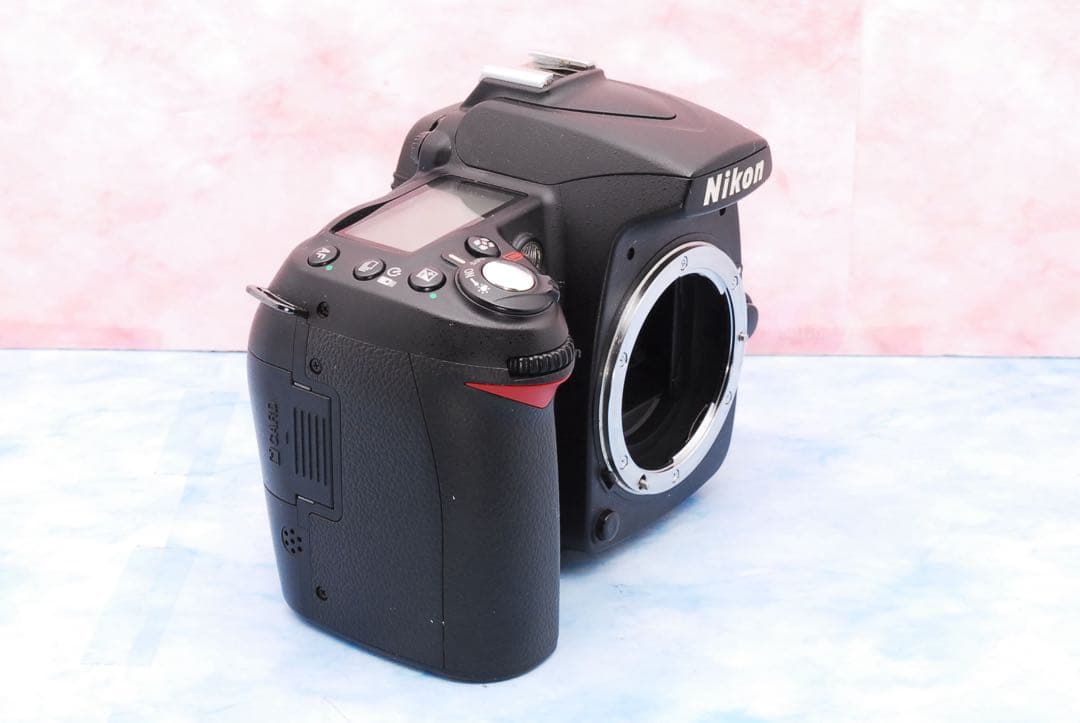 ▪️ニコン D90▪️一眼レフカメラ▪️新品級のS数▪️近くも遠くもこれ1本▪️