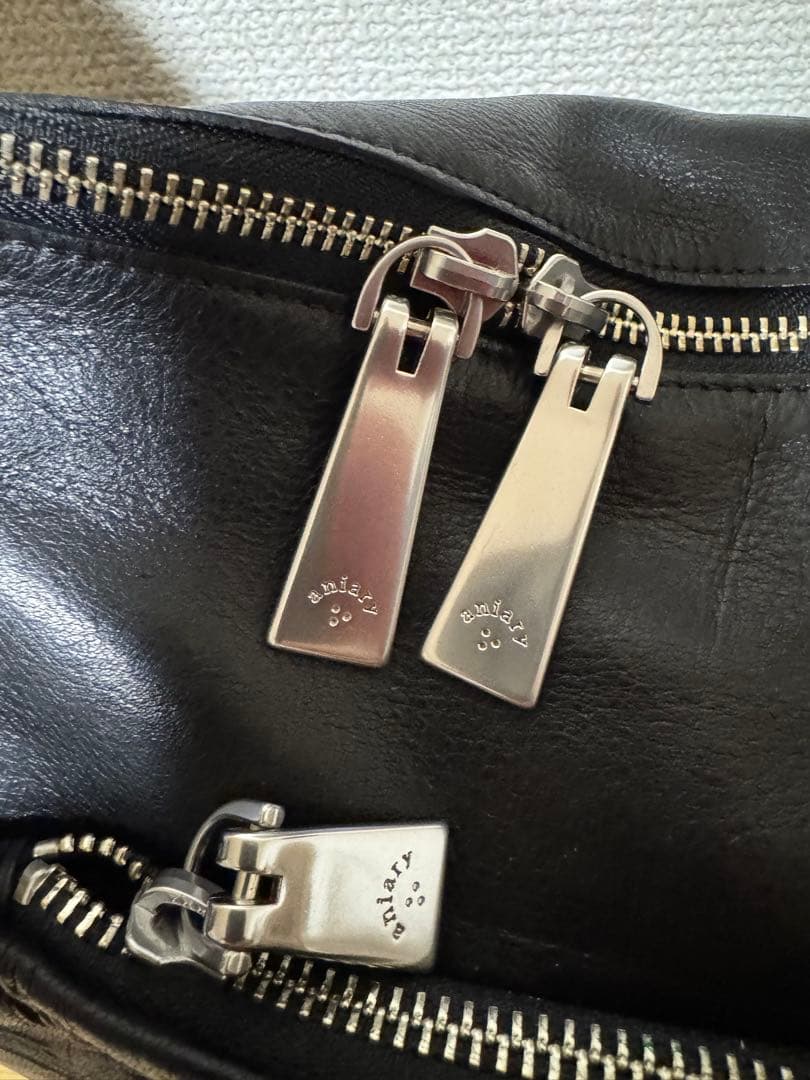 黒レザーショルダーバッグ ダブルジッパー