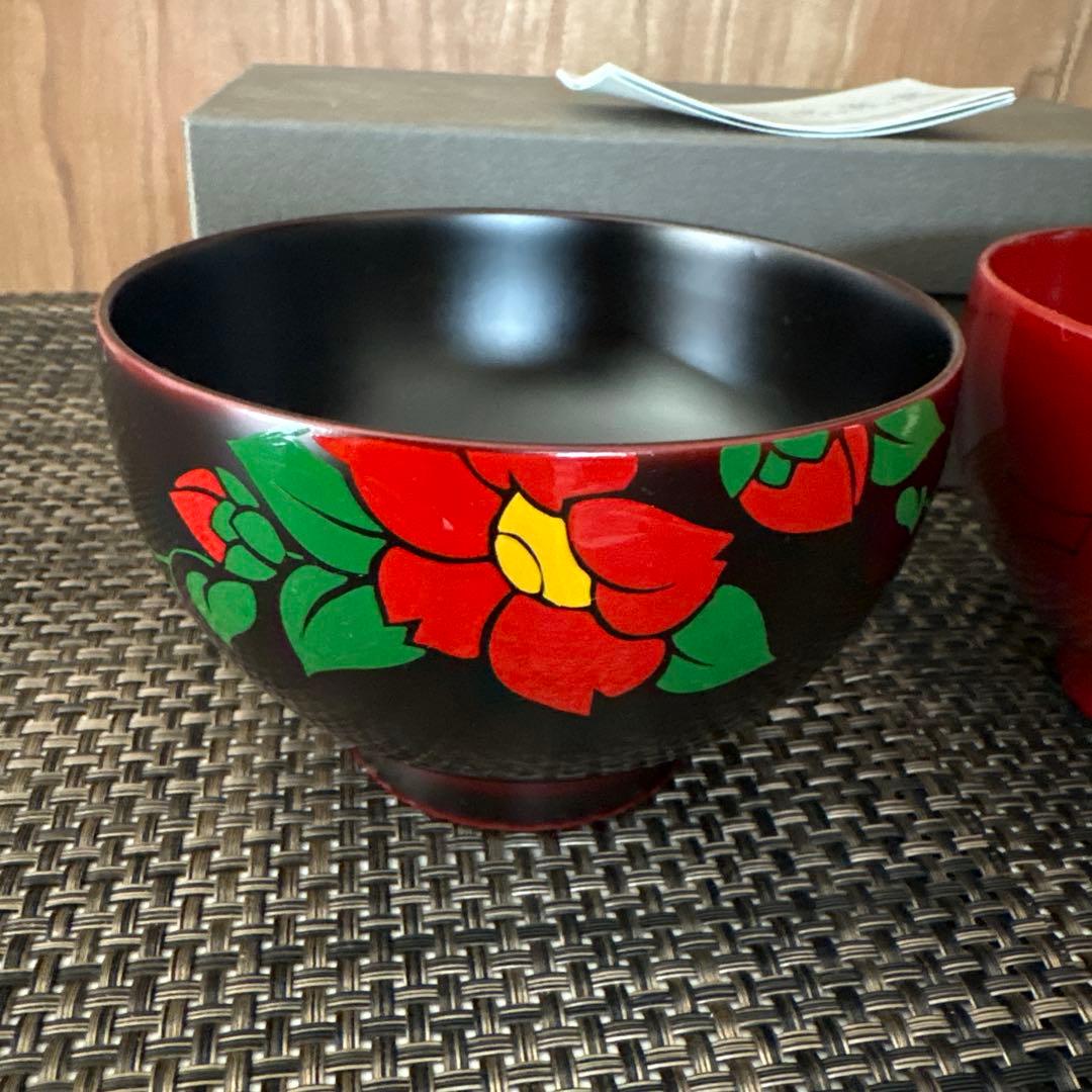 【新品未使用】山田平安堂 漆器 椀汁　黒と朱赤　椿柄