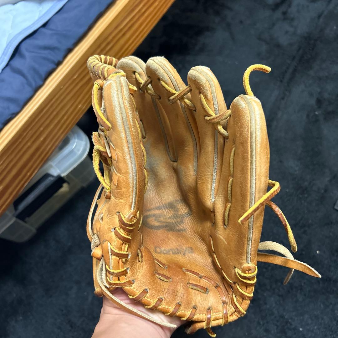 ドナイヤ硬式内野手用グローブ