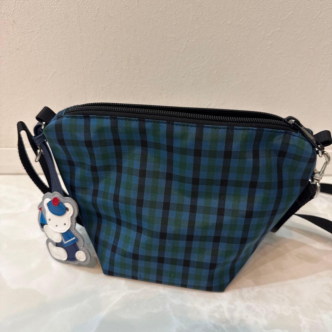 超美品 定価11000円ファミリア　familiar 舟形ポシェット　ショルダー