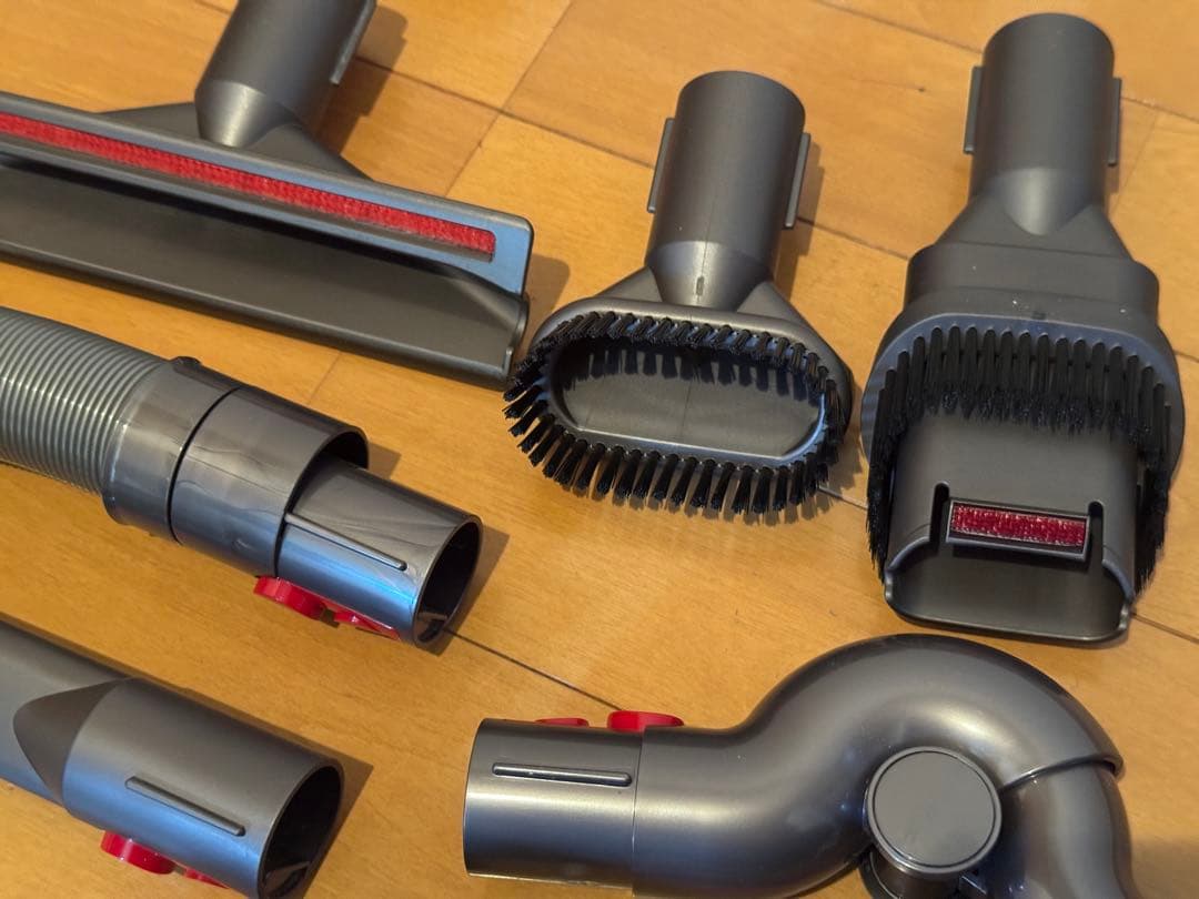 【送料無料】Dyson V8 サイクロンクリーナー　14点セット