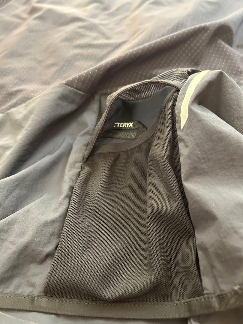 最終値下　ARC'TERYX ベスト S/P 黒　美品　希少モデル