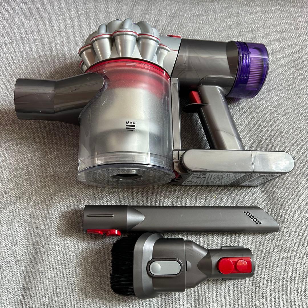 Dyson V7 Advanced SV37 本体と付属品