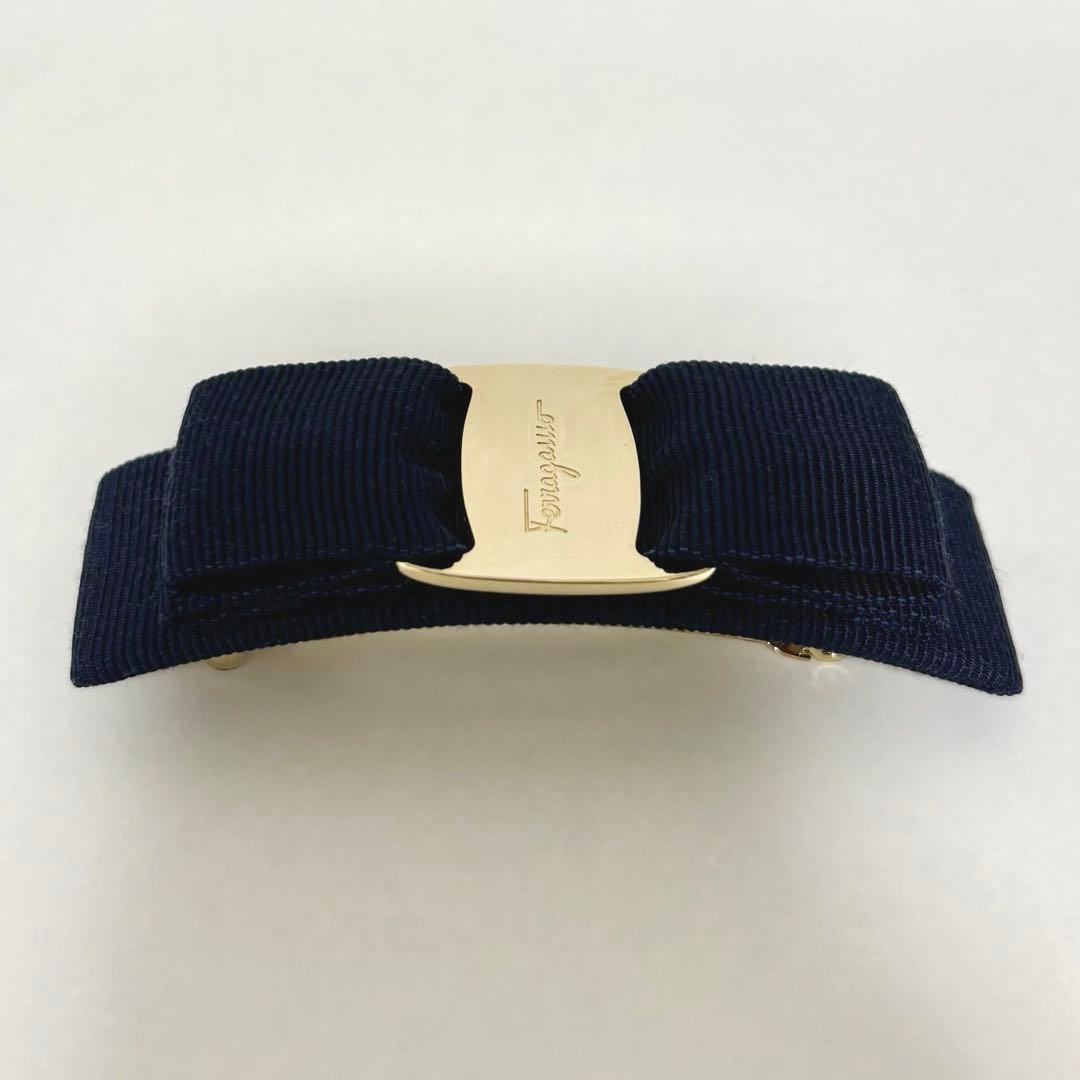 Salvatore Ferragamo　バレッタ　ネイビー