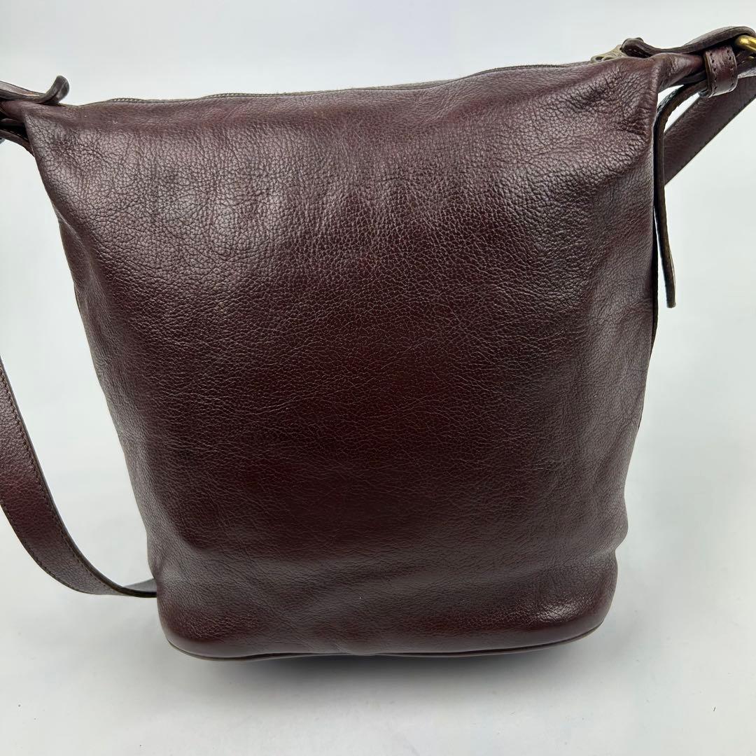 【美品】イルビゾンテ　ショルダーバッグ レザー　斜め掛け　ロゴ型押し　バケツ