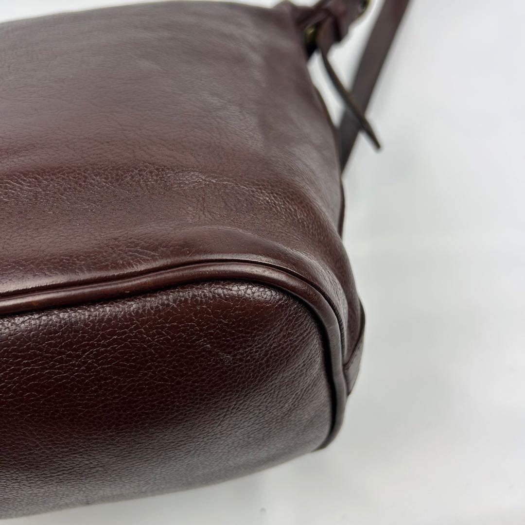 【美品】イルビゾンテ　ショルダーバッグ レザー　斜め掛け　ロゴ型押し　バケツ