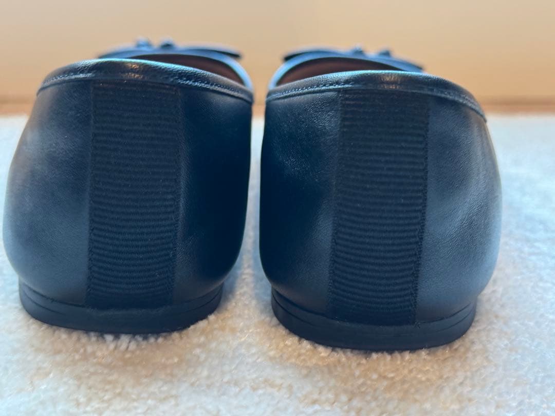 【Cole Haan】黒 リボン付き フラットシューズ