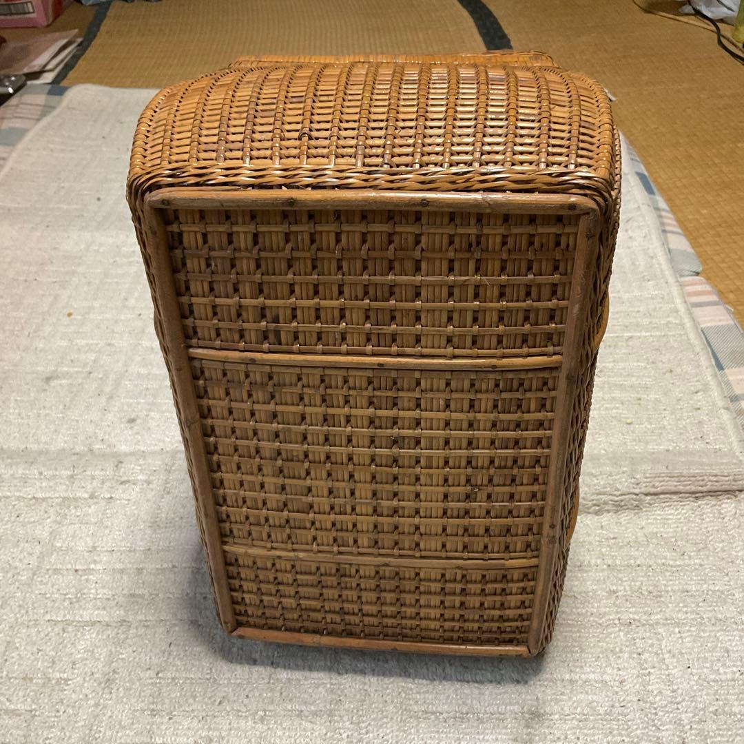 ラタンバスケット（竹かご）昭和レトロ。switch製？【汚れ埃有ります】。