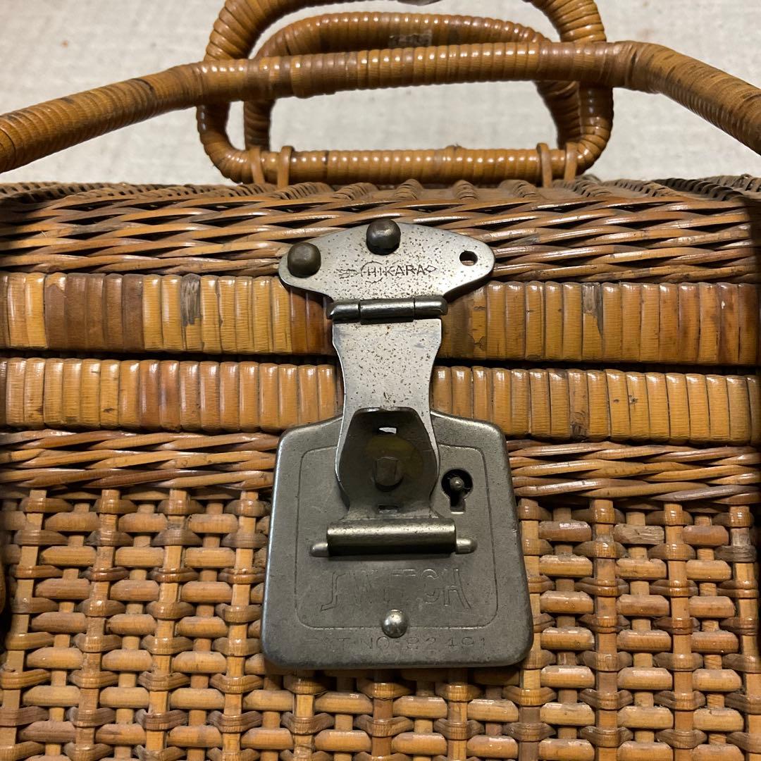 ラタンバスケット（竹かご）昭和レトロ。switch製？【汚れ埃有ります】。