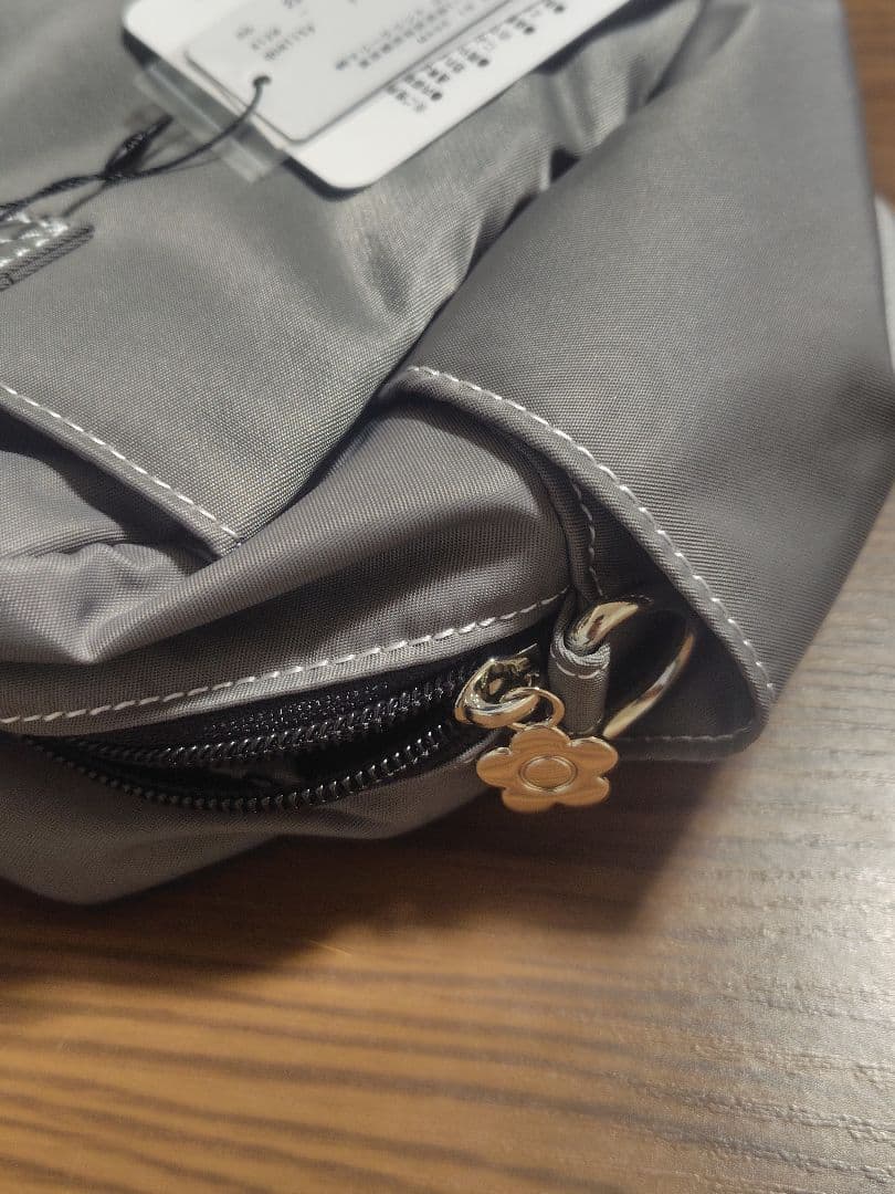 【新品・タグ付き】ナイロンデイジーステッチショルダーバック