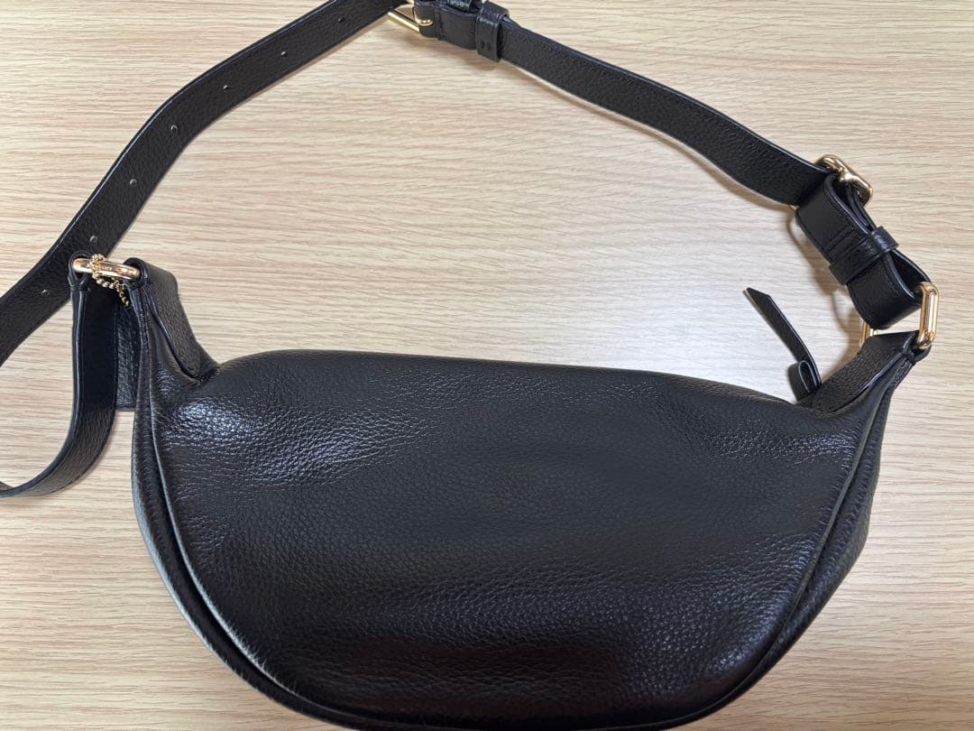 ひまわり様専門　COACH ブラックレザー ボディバッグ