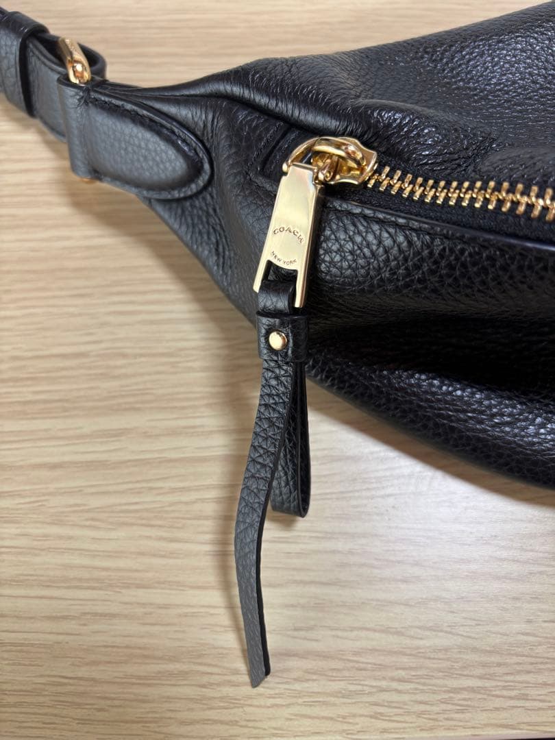 ひまわり様専門　COACH ブラックレザー ボディバッグ
