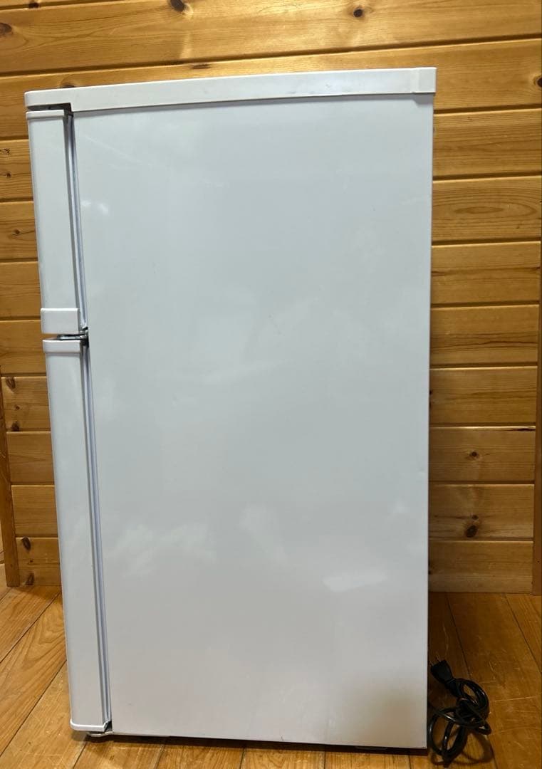 【美品】アイリスオーヤマ　冷凍冷蔵庫　81リットル　AF81-W　右開き