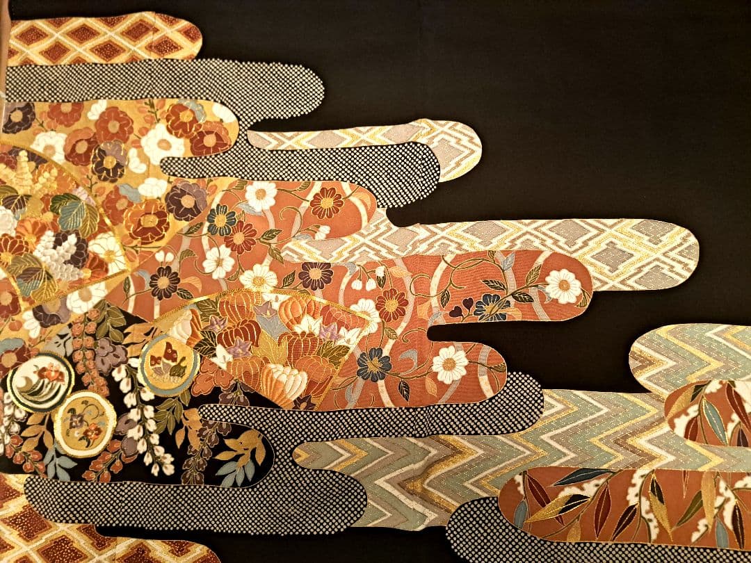 美品❇️豪華黒留袖　手描友禅　刺繍　絞り染め　比翼仕立て　５つ紋　フルセット