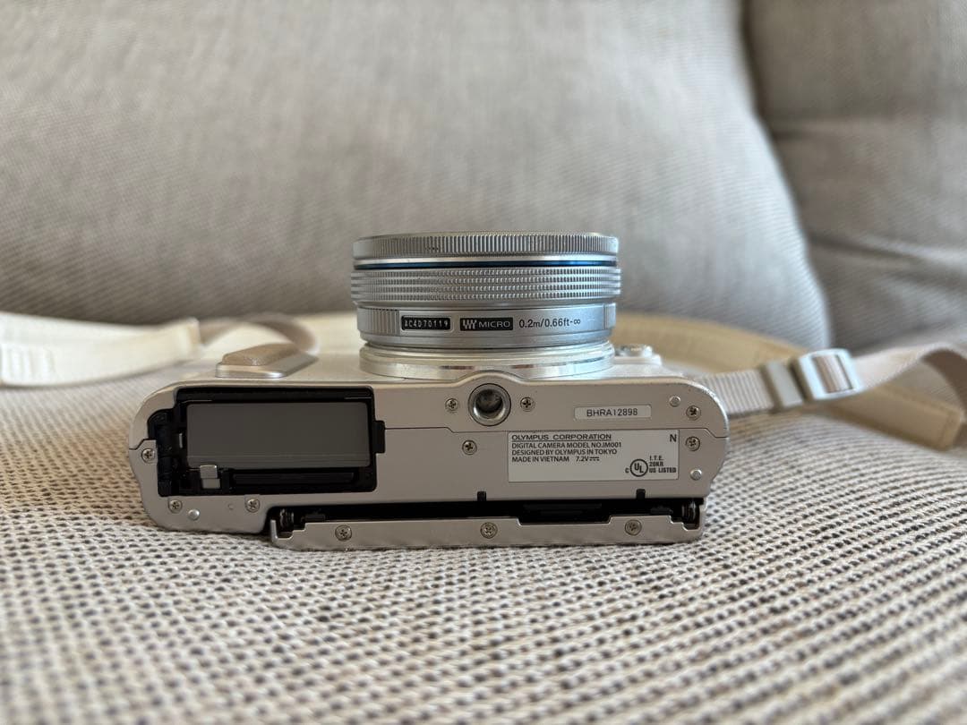 OLYMPUS PEN E-PL8 白