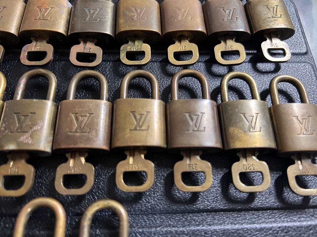 LOUIS VUITTON ルイヴィトン南京錠カデナと鍵パドロック23点セット