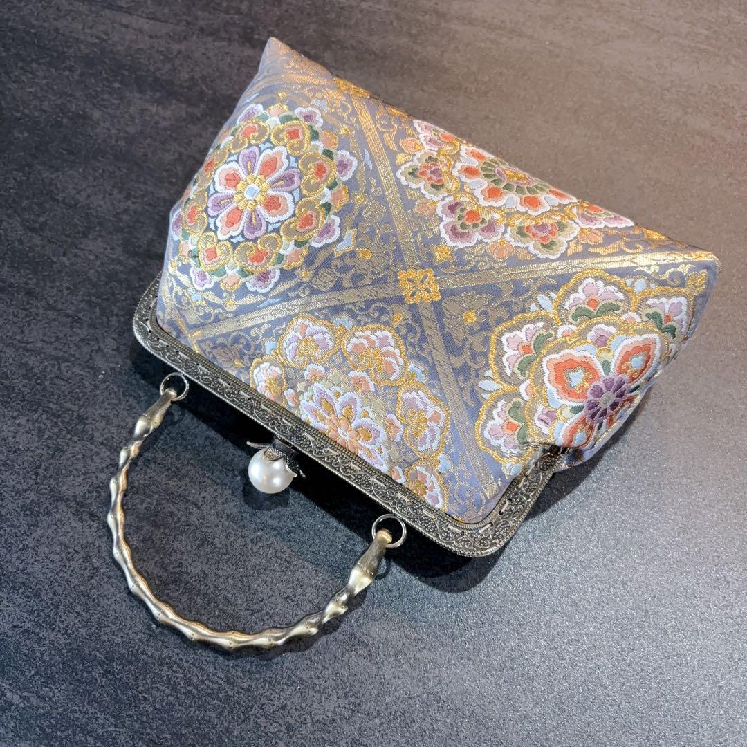 9月新作日本の奥ゆかしい伝統色源氏鼠色、、格の高い華紋柄の最高級西陣帯バッグ