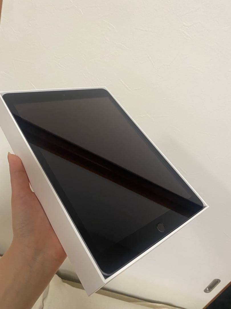 iPad 第7世代 /10.2インチ/ 32GB /au版 /箱・付属品/美品