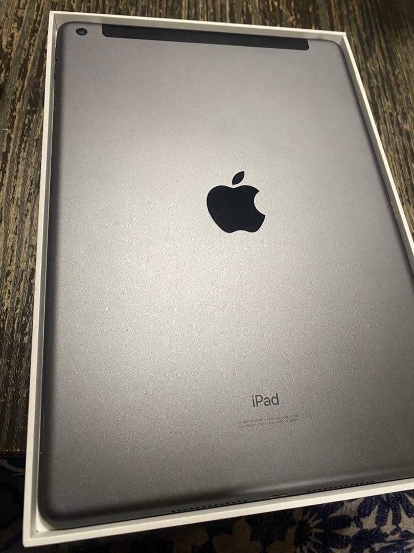 iPad 第7世代 /10.2インチ/ 32GB /au版 /箱・付属品/美品