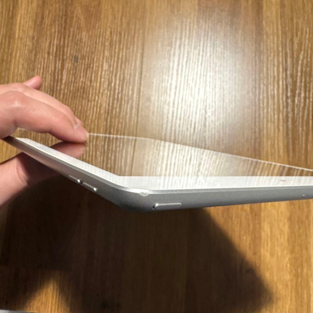 ra iPad 第7世代 Wi-Fiモデル ロジクールキーボード付き