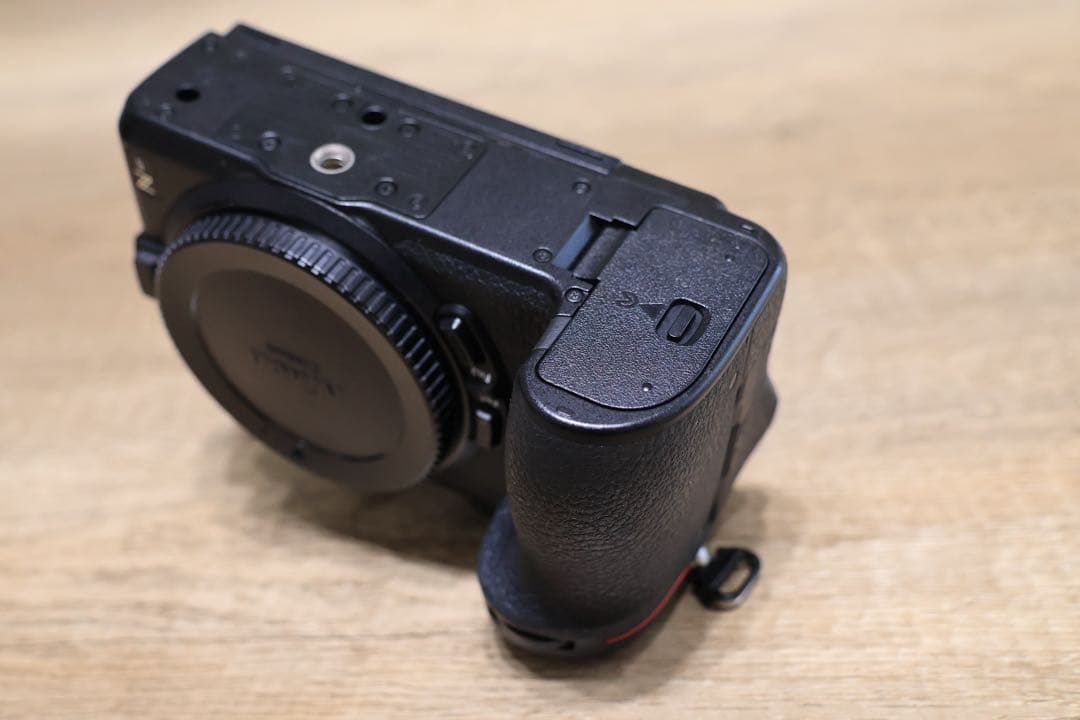 Nikon Z5 ボディ フルサイズミラーレスカメラ