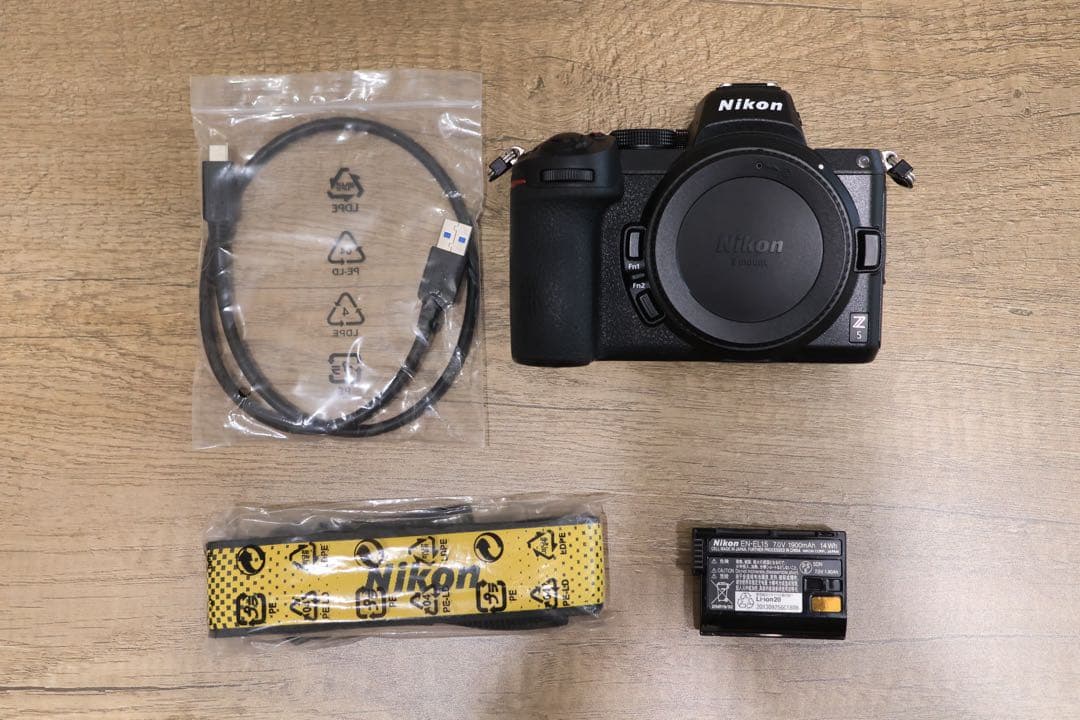 Nikon Z5 ボディ フルサイズミラーレスカメラ