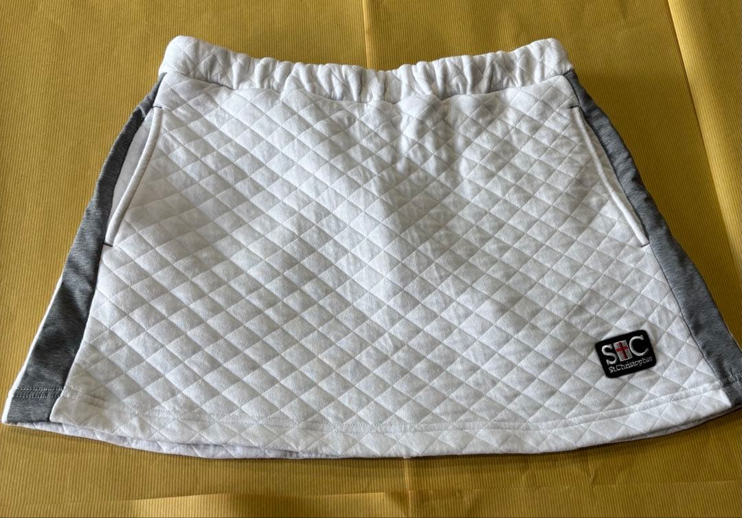 ☆未使用☆美品☆ フード付きキルティングジャケット　スコート おしゃれな冬の白♪