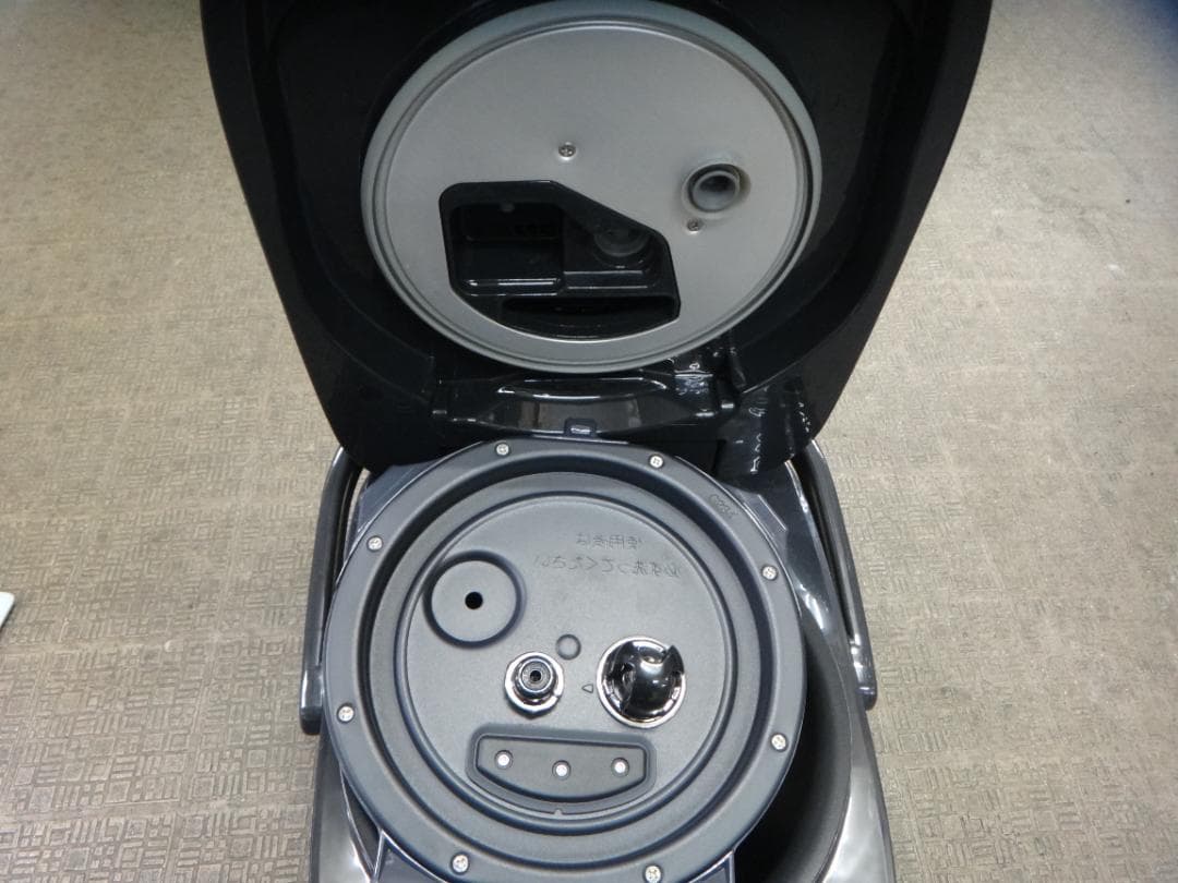 象印　5.5合 圧力IH炊飯ジャー 極め炊き　NW-CA10　2023年製