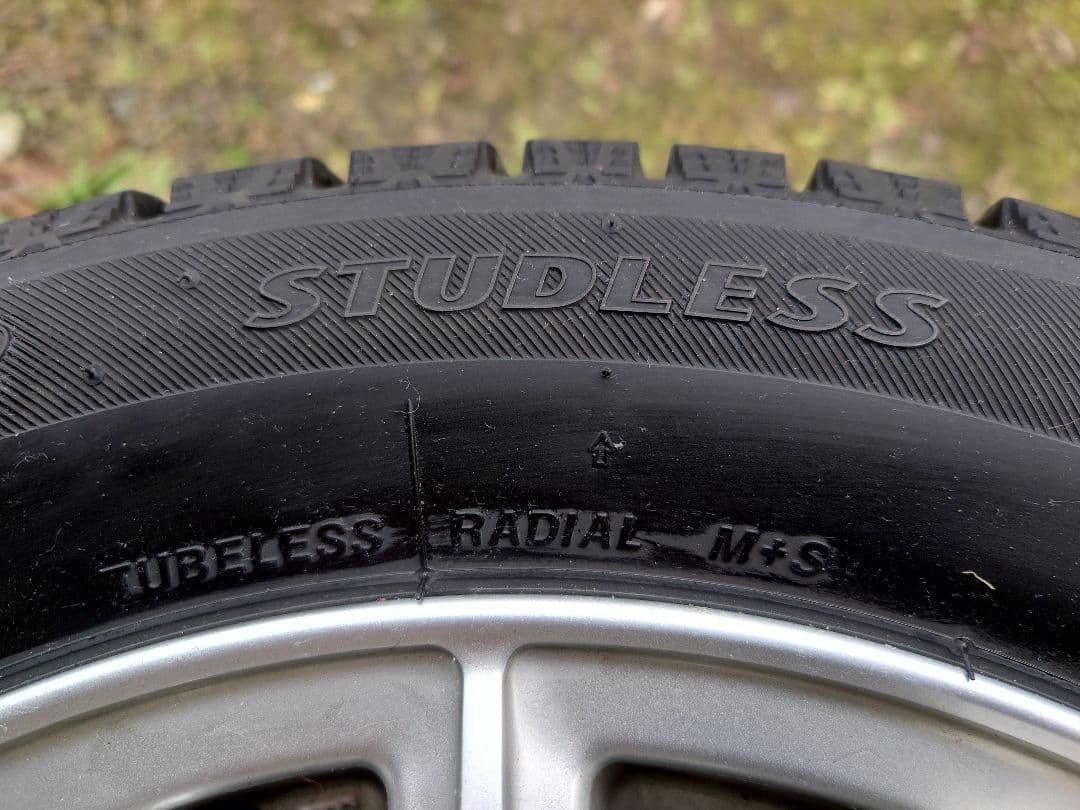 スタッドレスタイヤにアルミ付き165/65R14ブリジストン軽自動車用４本セット