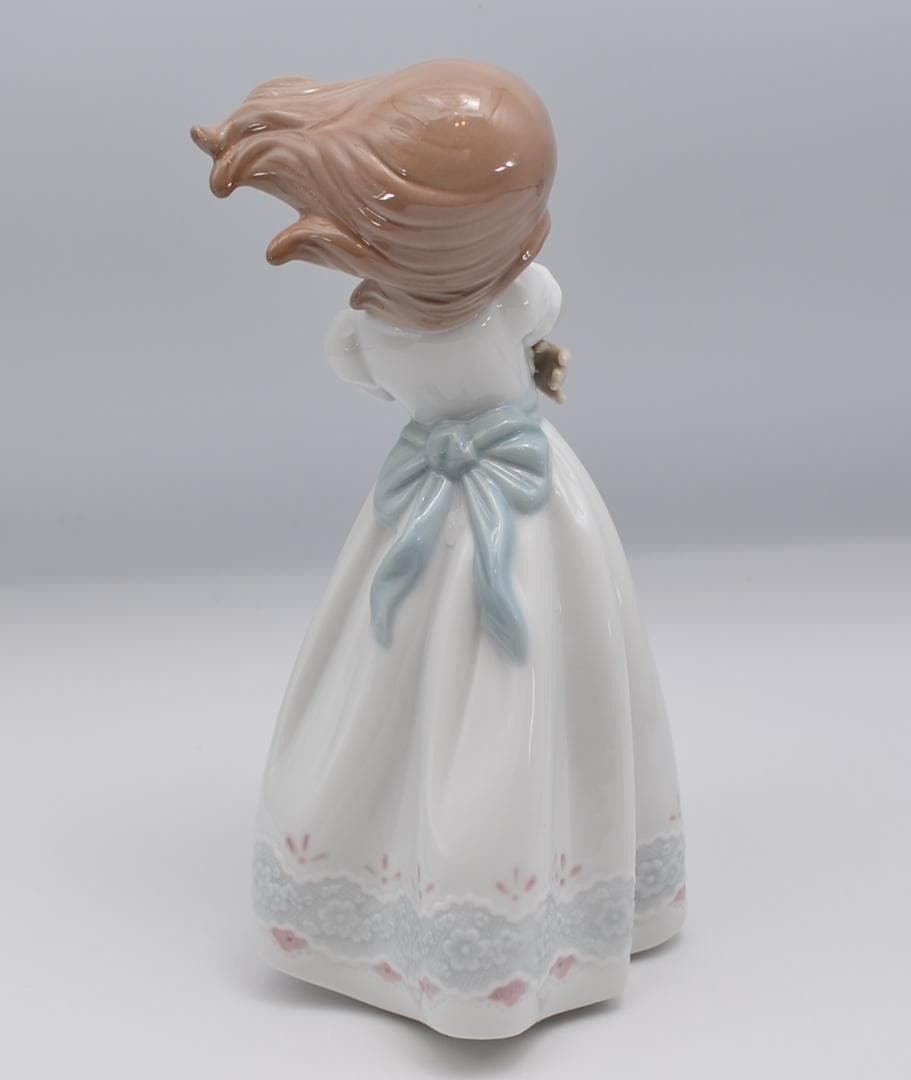 さわやかな風　＃8248　★リヤドロ　スペイン　ポーセリン　光沢仕上げ　絶版